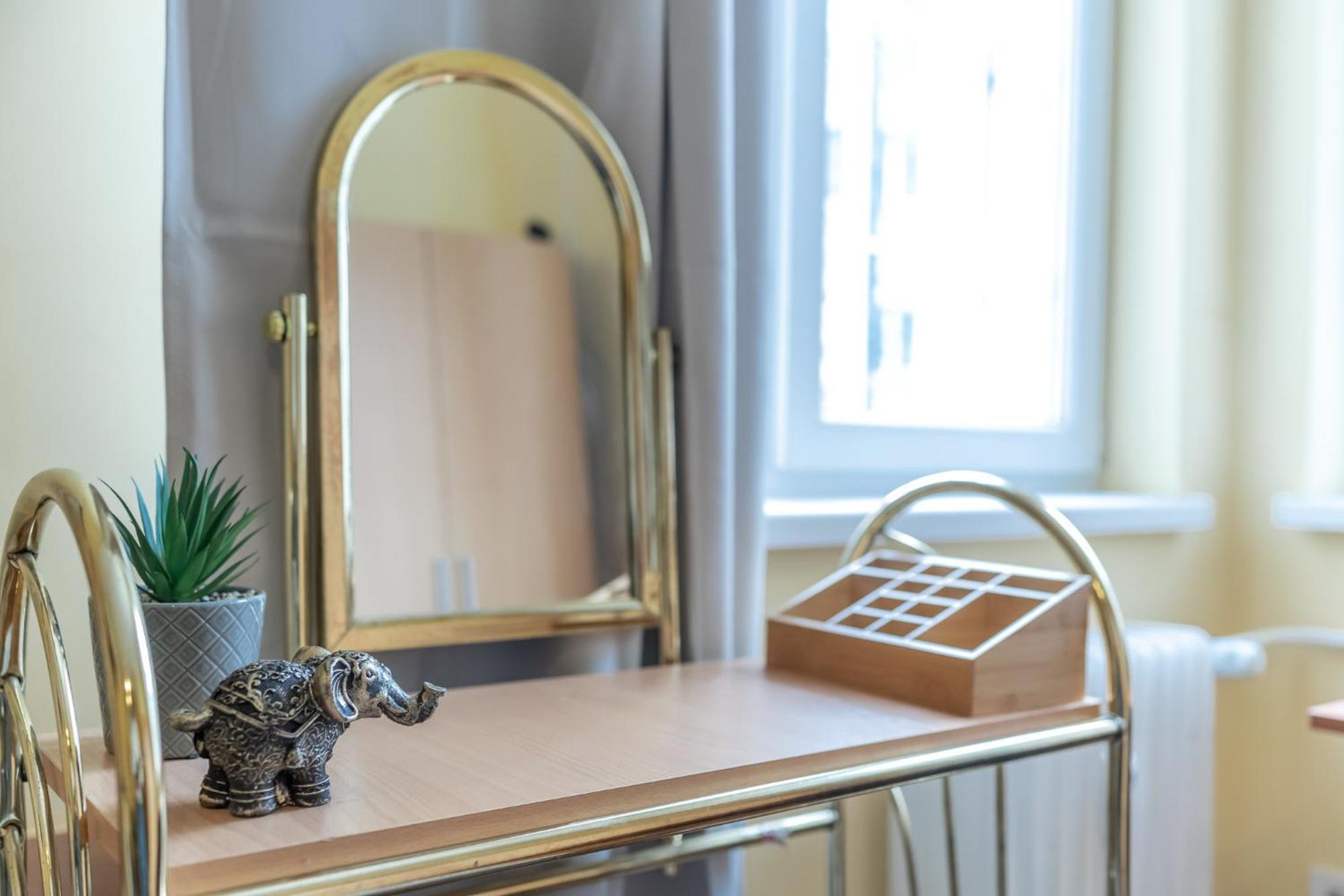 Vintage Home By Ndk And Vitosha Blvd With Free Secured Parking Sofia Bagian luar foto